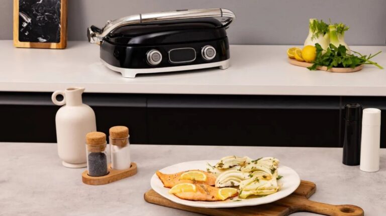 Nowy Smeg MultiGrill wygląda jak retro radio i potrafi wszystko. No, prawie