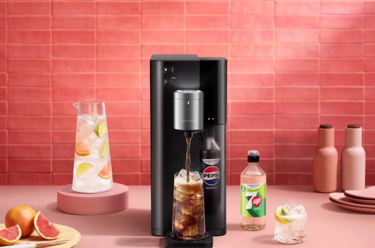 Nowy model od SodaStream wygląda jak ekspres do kawy, ale robi… wszystko inne
