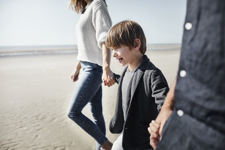 Slow parenting. Czy naprawdę musimy organizować dzieciom każdą minutę życia?