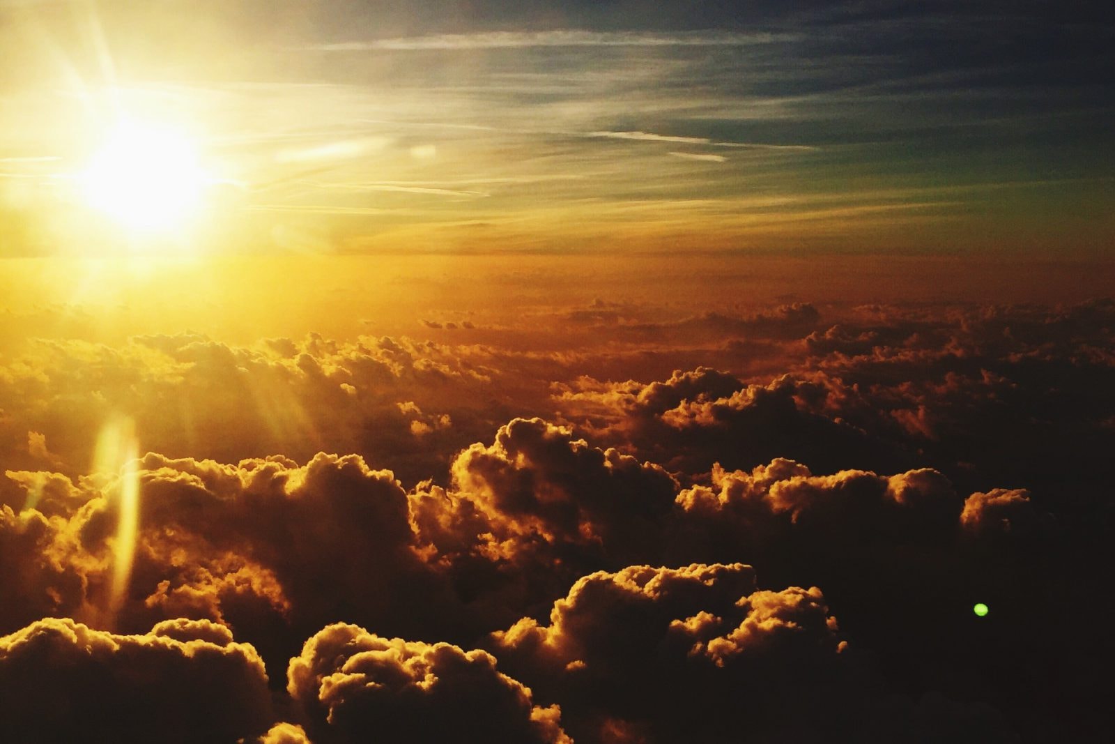 Na planecie oddalonej o 525 lat świetlnych od Ziemi zauważono chmury. Nie wiadomo, z czego są zbudowane